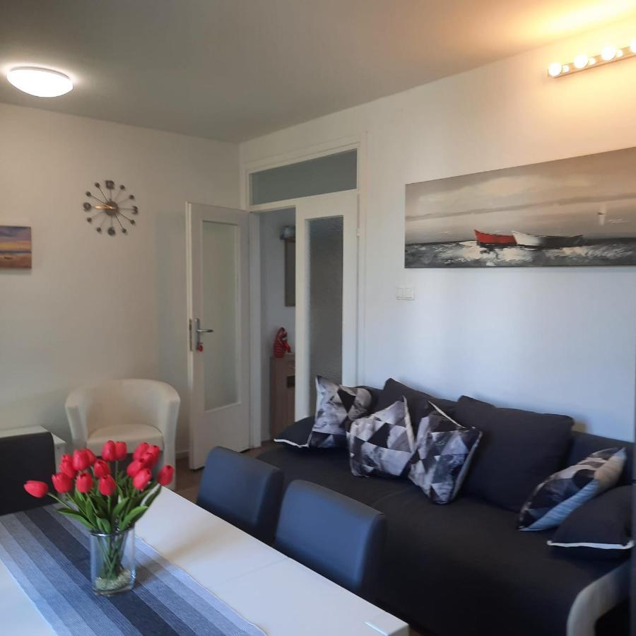 Beach Apartment Kate With Sea View, Balcony And Parking, Murter, Dalmatia Dış mekan fotoğraf