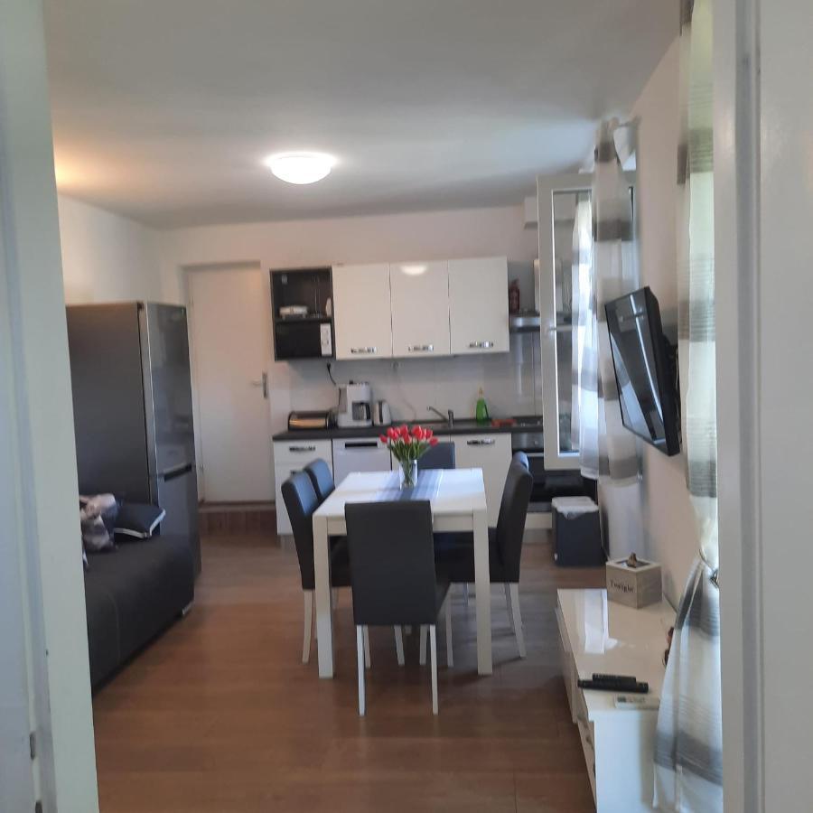 Beach Apartment Kate With Sea View, Balcony And Parking, Murter, Dalmatia Dış mekan fotoğraf