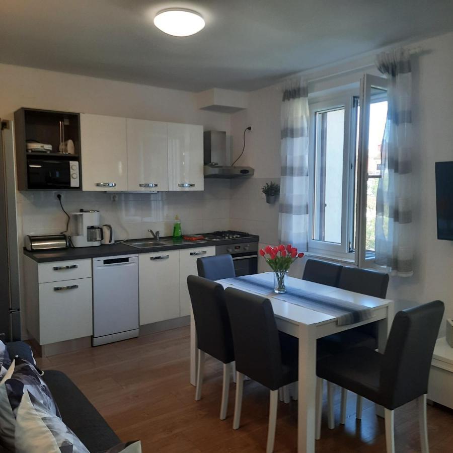 Beach Apartment Kate With Sea View, Balcony And Parking, Murter, Dalmatia Dış mekan fotoğraf