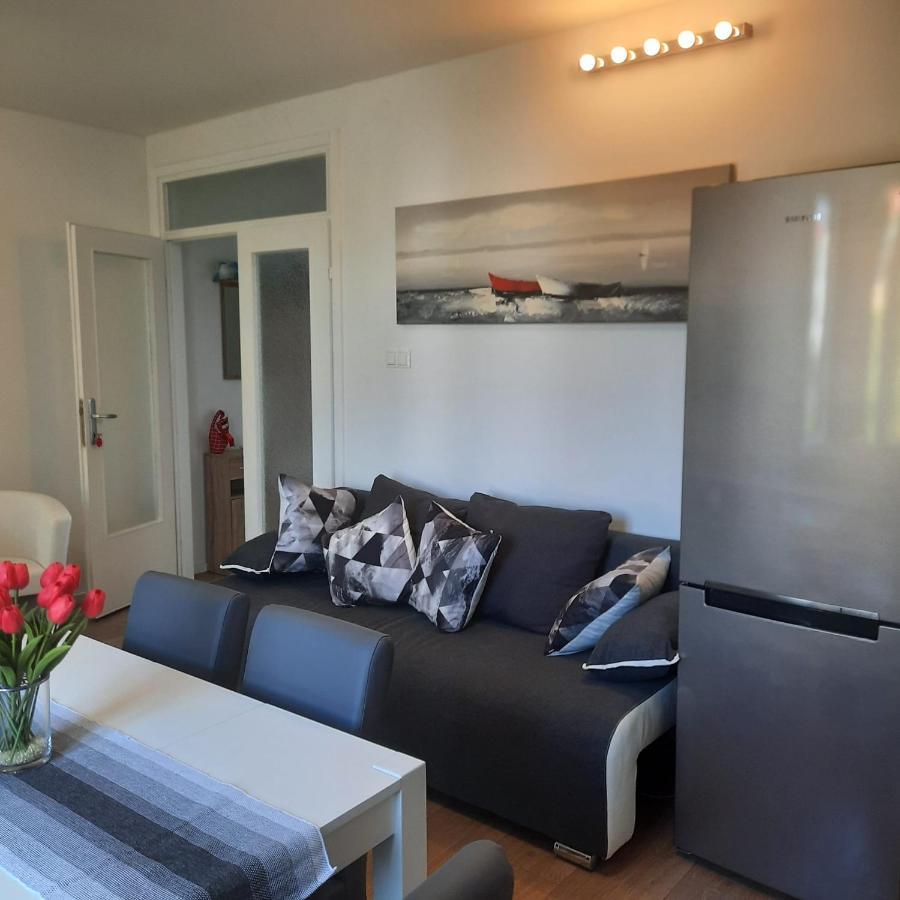 Beach Apartment Kate With Sea View, Balcony And Parking, Murter, Dalmatia Dış mekan fotoğraf