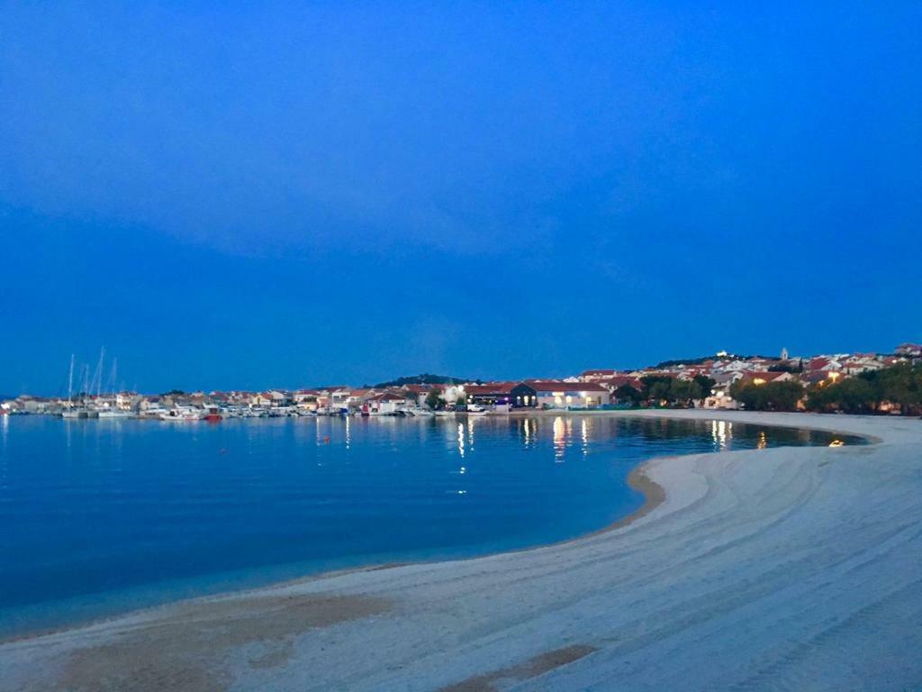 Beach Apartment Kate With Sea View, Balcony And Parking, Murter, Dalmatia Dış mekan fotoğraf
