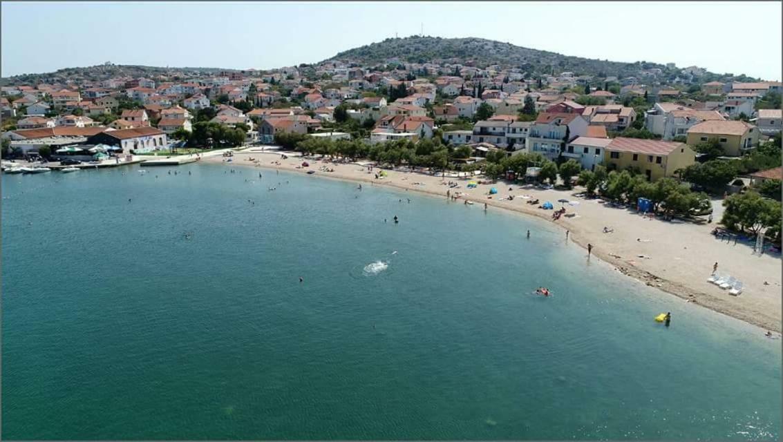 Beach Apartment Kate With Sea View, Balcony And Parking, Murter, Dalmatia Dış mekan fotoğraf