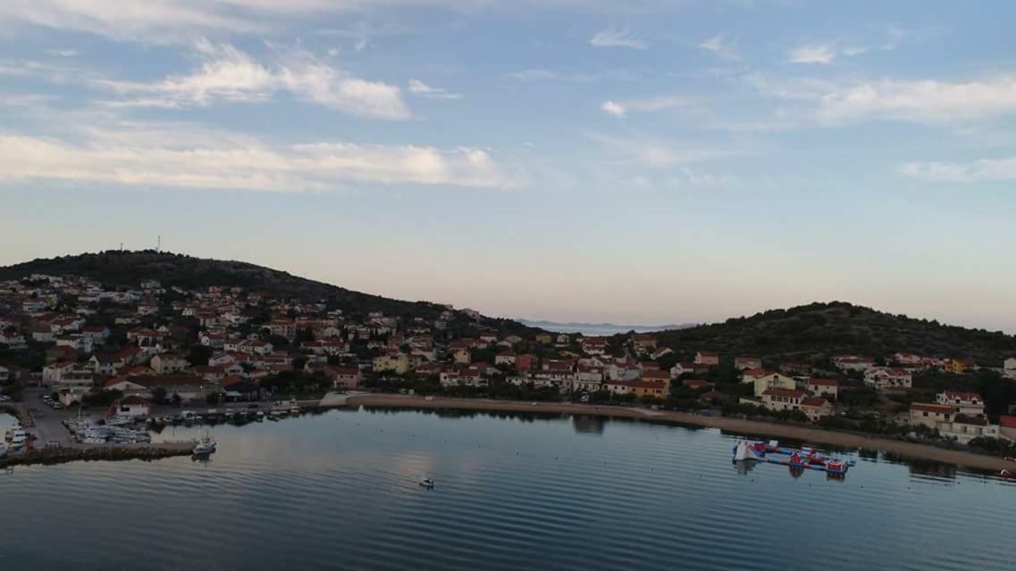 Beach Apartment Kate With Sea View, Balcony And Parking, Murter, Dalmatia Dış mekan fotoğraf